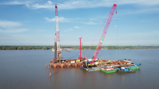 Thúc tiến độ sớm hoàn thành cầu Đại Ngãi trên QL60 - Ảnh 1.