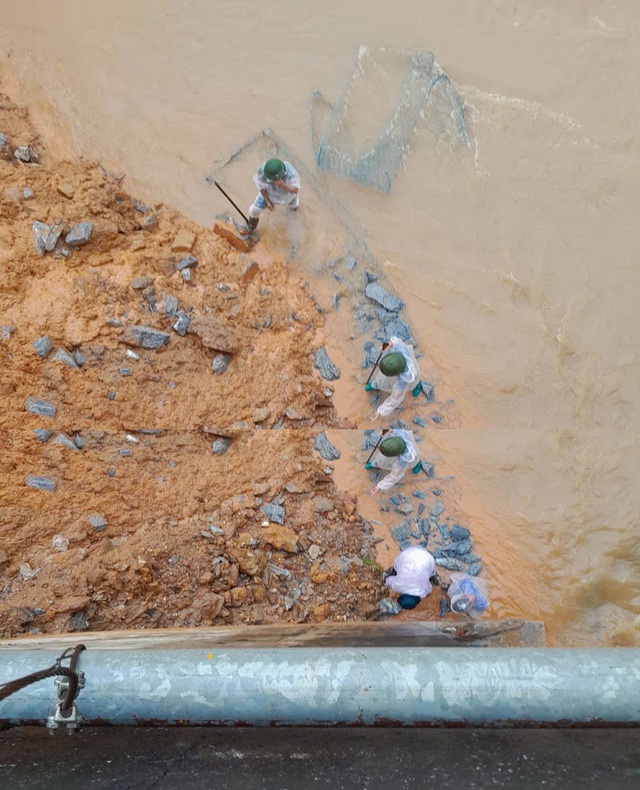 Xuất 40 ngàn rọ thép để ứng phó với bão lũ tại miền Trung - Ảnh 2.