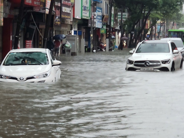 Bão số 11 di chuyển nhanh, Hà Nội chủ động phương án phòng chống ngập úng- Ảnh 1.