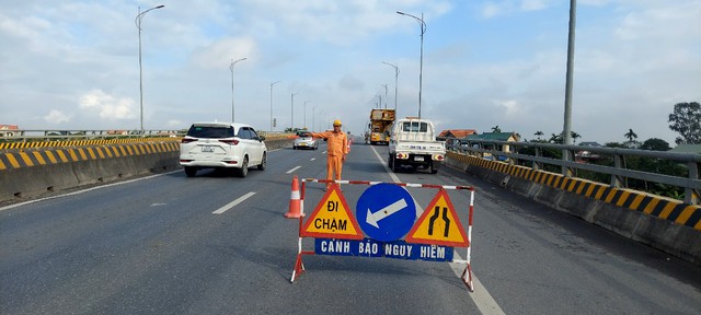 Bộ Xây dựng trình Chính phủ Nghị định xử phạt hành chính về đường bộ - Ảnh 1.