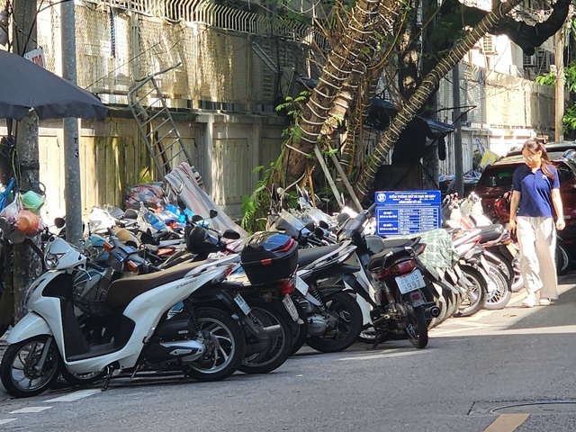 Hà Nội tổng kiểm tra bãi xe, xử lý vi phạm lấn chiếm hạ tầng giao thông- Ảnh 1. Hà Nội tổng kiểm tra bãi xe, xử lý vi phạm lấn chiếm hạ tầng giao thông- Ảnh 1.