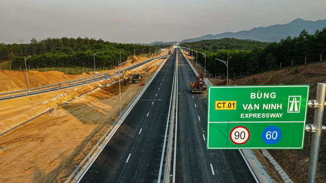 Khẩn trương khắc phục bất cập về giao thông trên cao tốc Bùng - Vạn Ninh - Ảnh 1.