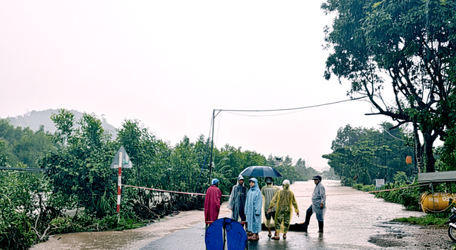 Mưa lớn gây ngập lụt nhiều nơi tại Đắk Lắk, nguy cơ lũ quét và sạt lở tăng cao- Ảnh 2. Mưa lớn gây ngập lụt nhiều nơi tại Đắk Lắk, nguy cơ lũ quét và sạt lở tăng cao- Ảnh 2.