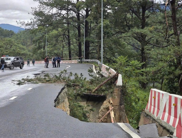 Phân luồng giao thông qua đèo Prenn - Ảnh 1.