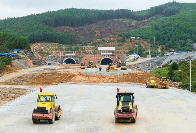 Đẩy nhanh dự án Quảng Ngãi – Hoài Nhơn, hướng tới mục tiêu 3.000 km cao tốc - Ảnh 1.