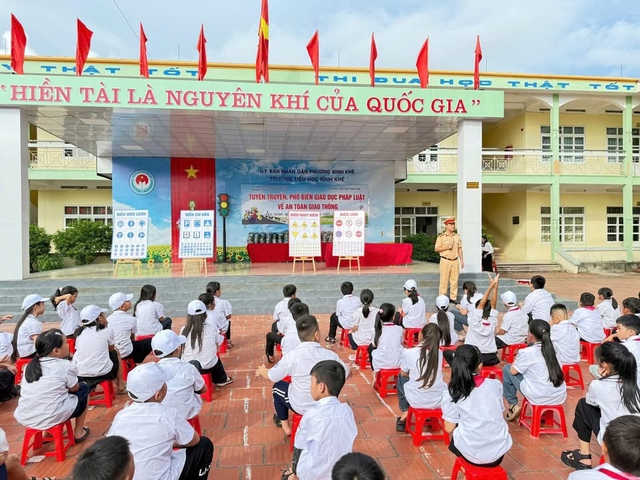 Hiệu quả từ mô hình "Cổng trường ATGT" ở Quảng Ninh - Ảnh 1.