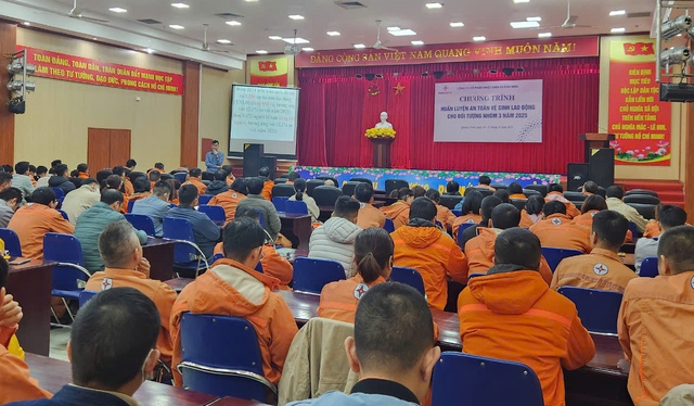 Công ty cổ phần Nhiệt điện Quảng Ninh tổ chức huấn luyện An toàn vệ sinh lao động năm 2025 - Ảnh 1.