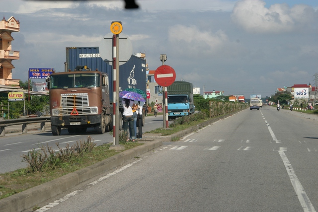 Rà soát hệ thống biển báo trên QL5 - Ảnh 1.