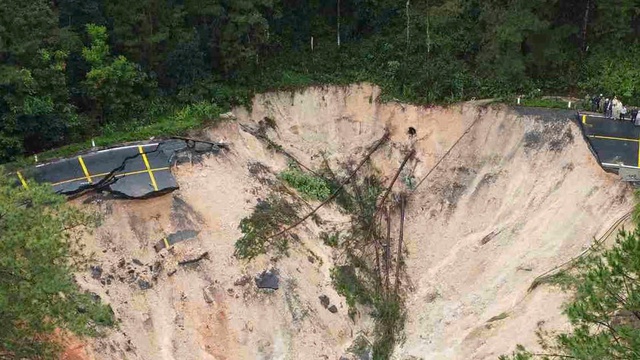 Công bố tình huống khẩn cấp để khắc phục hư hỏng đèo Mimosa, tỉnh Lâm Đồng sau bão số 13- Ảnh 1. Công bố tình huống khẩn cấp để khắc phục hư hỏng đèo Mimosa, tỉnh Lâm Đồng sau bão số 13- Ảnh 1.