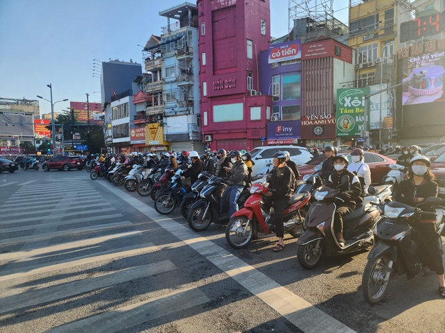 Hà Nội sẽ thực hiện cấm xe máy xăng theo khung giờ từ 1/7/2026 - Ảnh 1.