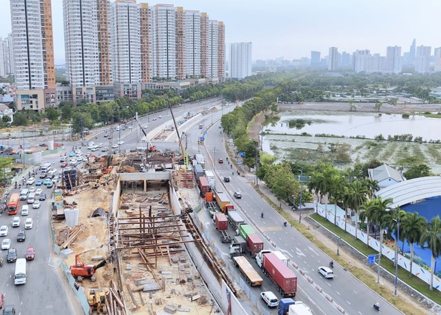 TP.HCM yêu cầu đẩy nhanh tiến độ các dự án giao thông trọng điểm - Ảnh 1.