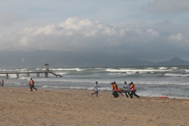 Diễn tập tìm kiếm cứu nạn máy bay chở 120 hành khách rơi trên biển Quy Nhơn- Ảnh 20. Diễn tập tìm kiếm cứu nạn máy bay chở 120 hành khách rơi trên biển Quy Nhơn- Ảnh 20.