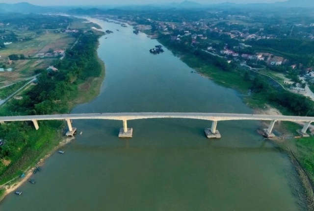 Bộ Xây dựng đề nghị rà soát, kiểm tra chất lượng cầu Sông Lô tỉnh Phú Thọ - Ảnh 1.