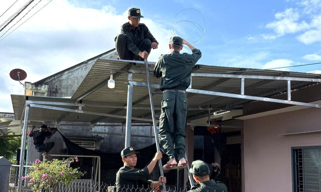 Gia Lai khẩn cấp sơ tán toàn bộ dân vùng nguy hiểm, ứng phó bão số 13- Ảnh 2. Gia Lai khẩn cấp sơ tán toàn bộ dân vùng nguy hiểm, ứng phó bão số 13- Ảnh 2.