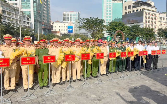 CSGT TP.HCM ra quân cao điểm đảm bảo trật tự ATGT dịp Tết 2026 - Ảnh 2.