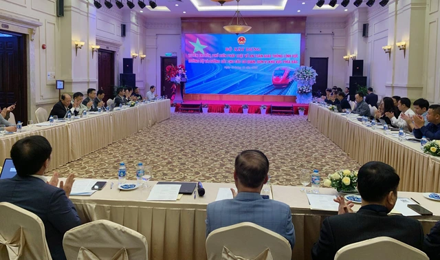 Hội thảo tuyên truyền phổ biến pháp luật về ATGT lĩnh vực đường bộ và đường sắt - Ảnh 3.