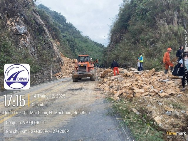 Kiến nghị công bố tình trạng khẩn cấp thiên tai tại Km124+300 trên QL6 - Ảnh 1.