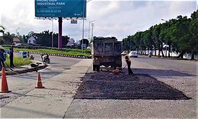 Phối hợp sửa chữa nút giao La Sơn trên QL1 qua TP Huế - Ảnh 1.