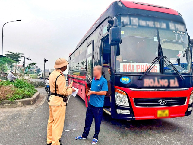 Tăng cường kiểm tra, kiểm soát hoạt động kinh doanh vận tải bằng ô tô - Ảnh 1.