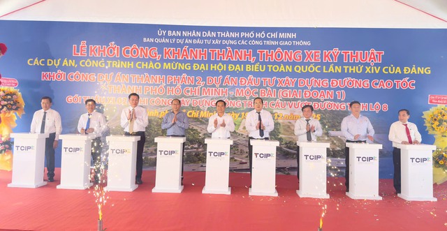 Khởi công cao tốc TP.HCM - Mộc Bài - Ảnh 1.