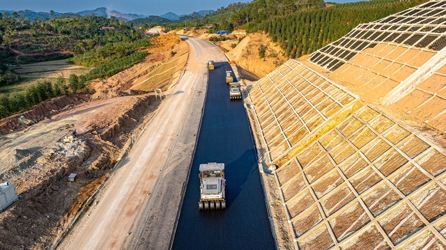 Cao tốc cửa khẩu Hữu Nghị - Chi Lăng thông tuyến đúng hẹn - Ảnh 5.