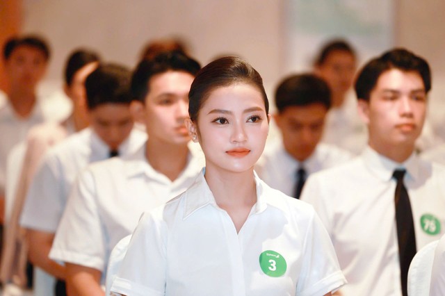 Cận cảnh ứng viên háo hức thi tuyển tiếp viên hàng không - Ảnh 4.