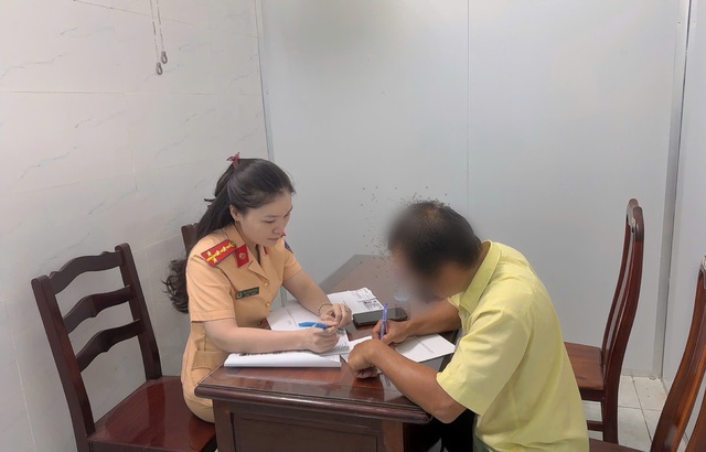 Đội CSGT Rạch Chiếc tăng cường "phạt nguội" tài xế xe khách cố tình đi vào đường cấm- Ảnh 2.