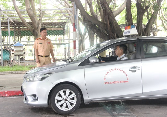 Người dân ủng hộ khi Bộ Công an đề xuất bỏ bài thi mô phỏng trong sát hạch GPLX - Ảnh 2.