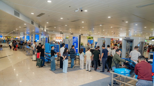 Sản lượng khách tại Nội Bài dự báo đạt đỉnh gần 115.000 lượt ngày cao điểm kỳ nghỉ Tết Dương lịch - Ảnh 2.