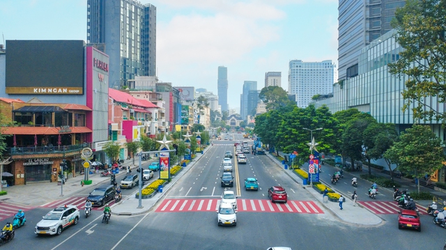 TP.HCM khánh thành công trình chỉnh trang đường Lê Lợi - Ảnh 1.