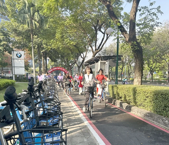 TP.HCM khánh thành làn đường ưu tiên xe đạp trên đường Mai Chí Thọ - Ảnh 6.