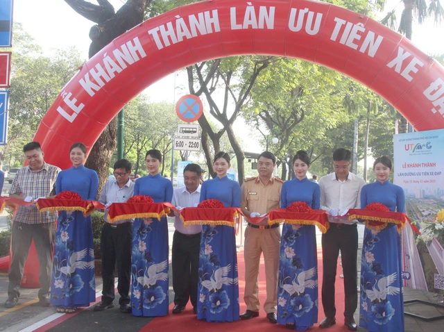 TP.HCM khánh thành làn đường ưu tiên xe đạp trên đường Mai Chí Thọ - Ảnh 3.