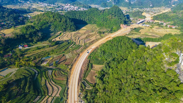 Thủ tướng đốc thúc các dự án trọng điểm về đích đúng hẹn- Ảnh 2. Thủ tướng đốc thúc các dự án trọng điểm về đích đúng hẹn- Ảnh 2.