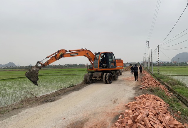 TP. Đông Triều (Quảng Ninh): Sớm đẩy nhanh tiến độ thi công tuyến đường ở xã Hồng Thái Đông  - Ảnh 1.