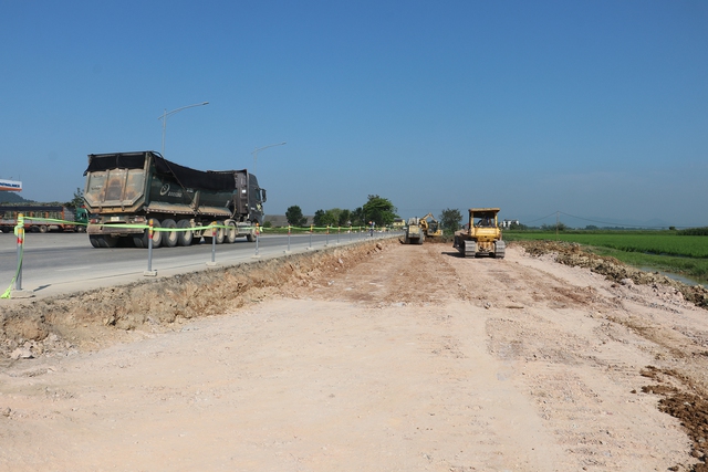 Bộ Xây dựng thúc tiến độ giải phóng mặt bằng QL46 qua Nghệ An - Ảnh 1.