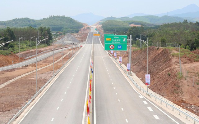 Bộ Xây dựng chỉ đạo đảm bảo tiến độ hai cao tốc qua Hà Tĩnh - Quảng Bình- Ảnh 1.