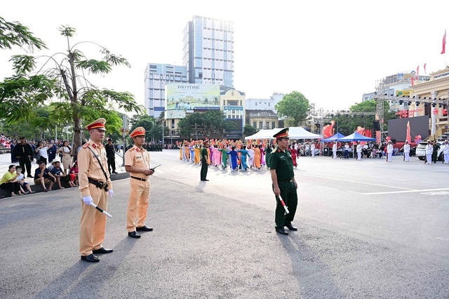Phân luồng giao thông phục vụ Lễ kỷ niệm 70 năm Ngày giải phóng Hải Phòng - Ảnh 1.