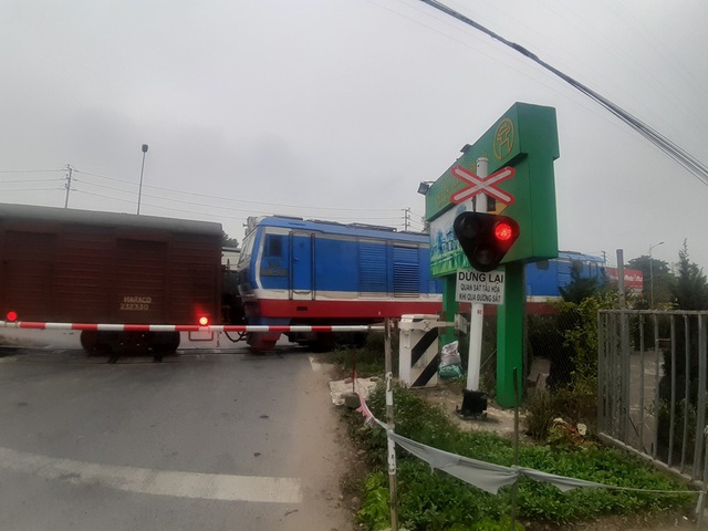 Vì sao cần chắn tự động đường sắt đóng, mở sớm?- Ảnh 2.