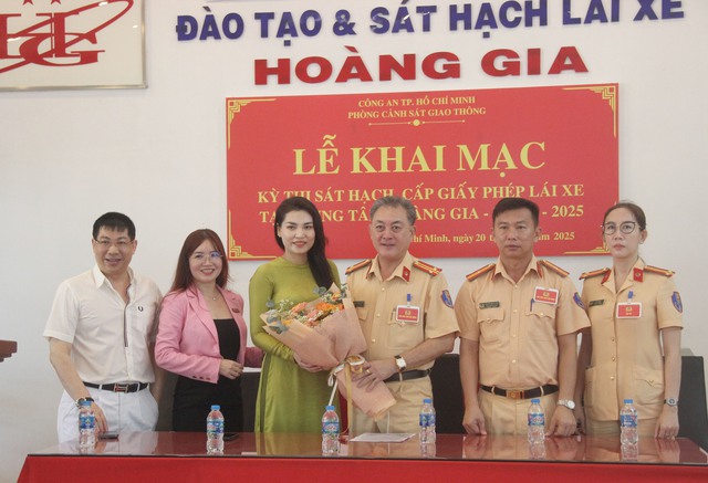 TP.HCM chính thức tổ chức sát hạch, cấp giấy phép lái xe cho người dân - Ảnh 4.