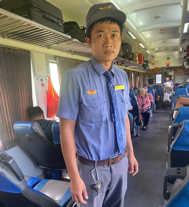 Hai ngày liên tiếp các tổ tàu trả lại số tài sản lớn cho khách bỏ quên- Ảnh 2.