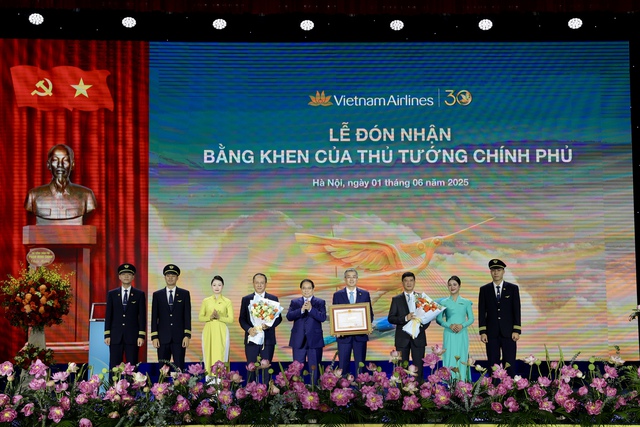 Thủ tướng Chính phủ Phạm Minh Chính: Vietnam Airlines là cánh chim đầu đàn của ngành hàng không Việt Nam - Ảnh 2.