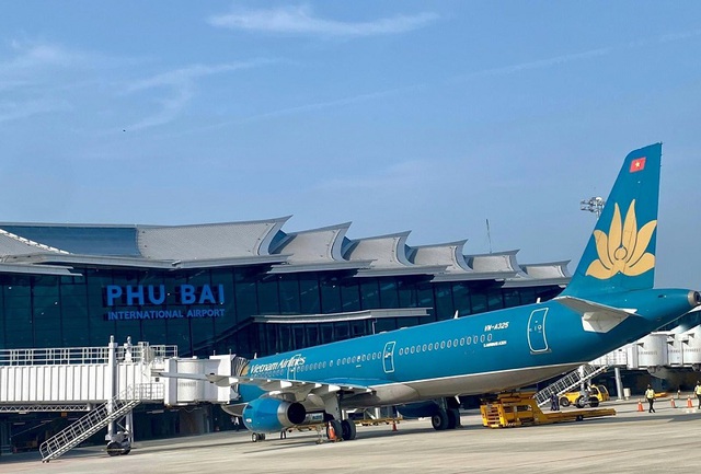 Vì sao máy bay của Vietnam Airlines hạ cánh khẩn cấp tại Phú Bài chỉ sau 5 phút cất cánh? - Ảnh 1.