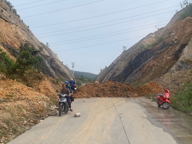 Quảng Ninh: Cần đẩy nhanh tiến độ thi công tuyến đường Khe Giang tại TP Uông Bí- Ảnh 3.