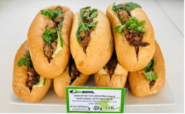 Vụ ổ bánh mì kẹp thịt nướng giá 208 nghìn đồng: Cảng HKQT Nội Bài nói gì? - Ảnh 2.