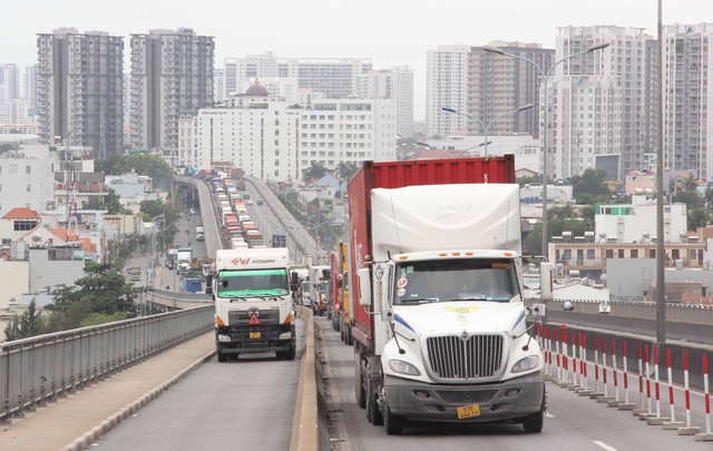 TP.HCM tìm giải pháp giảm ùn tắc khu vực cảng Cát Lái và cầu Phú Mỹ - Ảnh 2.