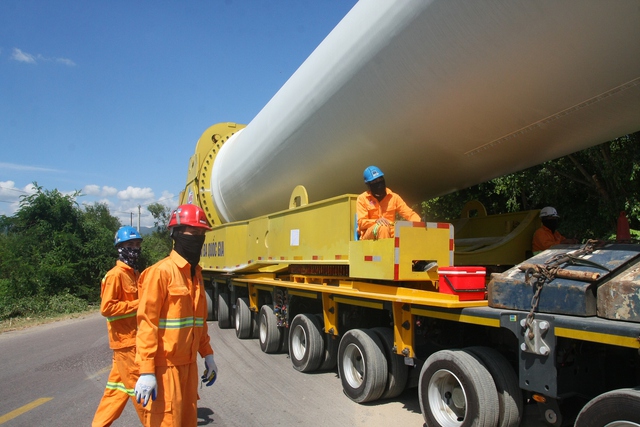 Những điểm mới về cấp phép, lưu hành xe quá khổ vận chuyển hàng siêu trường - Ảnh 1.