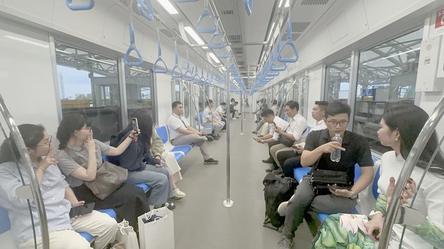 Từ 1/8, người dân được mang xe đạp gấp lên tàu metro số 1 TP.HCM - Ảnh 1.