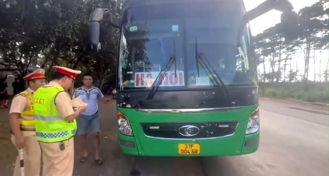 Lộ chiêu trò tài xế xe khách giả tên, không bằng lái, chở quá 21 hành khách ở Đắk Lắk- Ảnh 1.