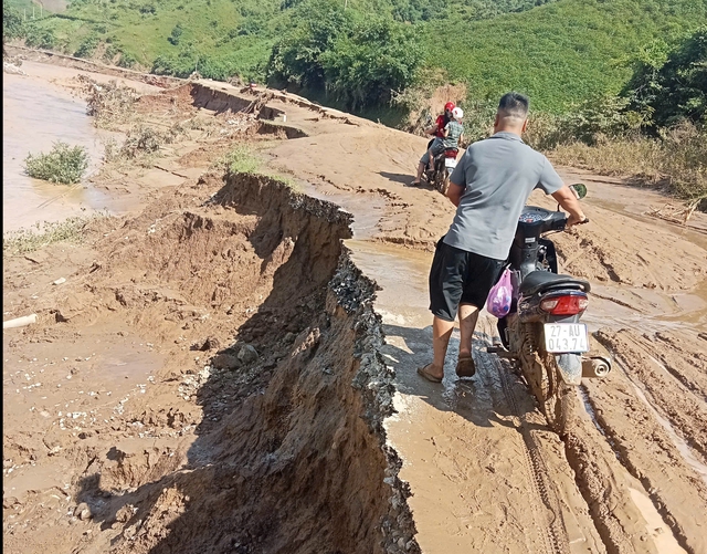 Điện Biên: Nhiều tuyến đường quốc lộ, tỉnh lộ bị thiệt hại do mưa lớn kéo dài nhiều ngày - Ảnh 3.