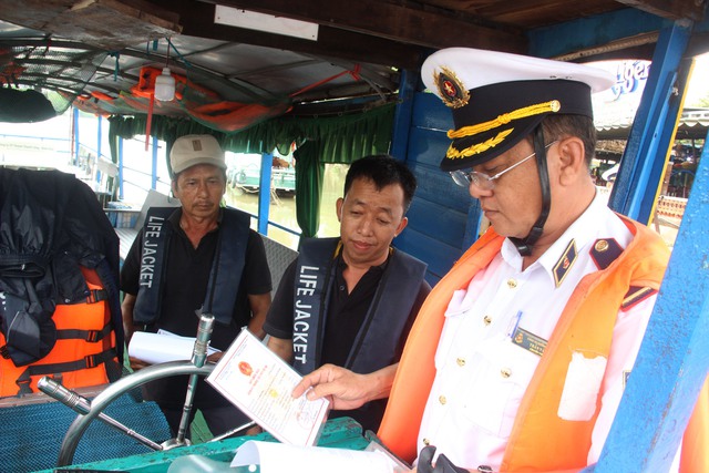 TP.HCM tăng cường kiểm tra bến thuỷ nội địa trong mùa mưa, bão - Ảnh 7.